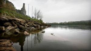 Hasiči bojovali v Bratislave s ropnými škvrnami