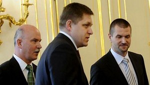 Minister v base poteší, hoci veľa nerieši