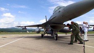 Slovensko nakúpi 14 najmodernejších stíhačiek F-16. Nezodpovedaných otázok je však stále dosť