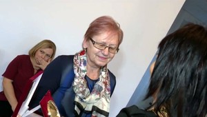 Z horiacej budovy, kde hrozili explózie, zachránili viacerých mužov. V Svrčinovci ocenili dve ženy, hrdinky