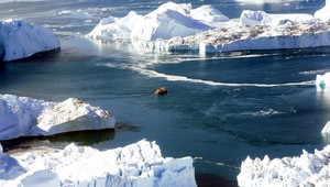 Od Grónska sa odtrhol mega ľadovec