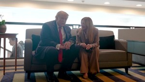 Trump: "Prosila ma, aby som sa s ňou odfotil". Meloniová: "Ja ani Taliansko nikdy neprosíme"