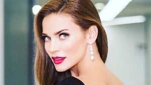 Naozaj TO prehnala? Verešovej mini šaty ľudia totálne skritizovali