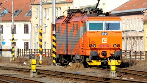 Vykoľajený vlak zastavil na hodiny dopravu do Sniny