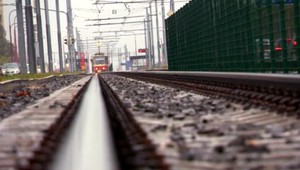 Dievča zrazila električka, boj o život prehralo