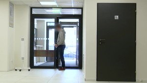 Muž prenasledoval bývalú priateľku, keď si ho nevšímala, vyhrážal sa, že sa zabije