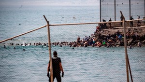 Väčšina migrantov opustila Ceutu. Tvrdia, že čelia vyhrážkam a nedostatku pomoci