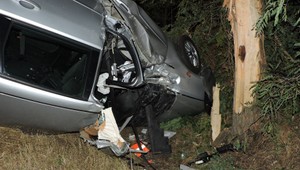 Vodič (49) na ceste domov nezvládol zákrutu a narazil do stromu. Nehodu neprežil