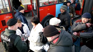 Rozzúrený čierny pasažier napadol revízora