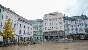 FOTO: Prázdne ulice, parkoviská a obchody. Ako vyzeral prvý deň zákazu vychádzania?