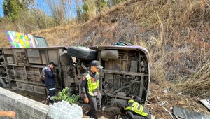 Pri tragickej nehode autobusu zahynulo 18 ľudí a 31 utrpelo zranenia