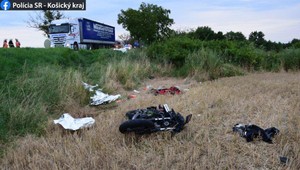 FOTO: Tragická nehoda pri Sečovciach. Po zrážke s traktorom vyhasol život motocyklistu