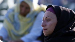 Útoky proti moslimom v Británii narastajú. Terčom sú najmä ženy s deťmi