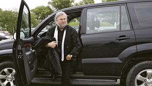 Ďalšia mŕtvica českej legendy?! Okamžitý prevoz do nemocnice, spevákov syn prezradil viac o jeho stave!