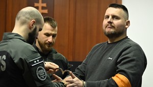 Novinárom želal napichnutie na žeravý kutáč. Bombic na súde poprel, že by vyzýval k násiliu