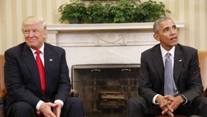 Donald Trump dorazil do Bieleho domu, stretol sa s Barackom Obamom