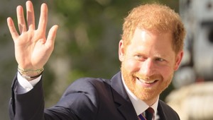 Princ Harry opäť pobúril verejnosť: Dostane prestížnu cenu len vďaka svojmu titulu?