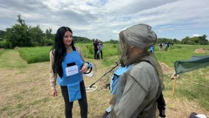 V oslobodených miestach čistia Ukrajinu od mín. Pomáhajú aj dobrovoľníci