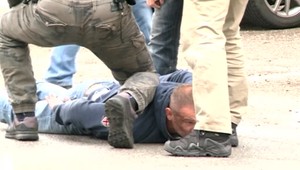 Pýtal si peniaze a vyhrážal sa mu zabitím. V procese s Okoličánym ml. padli už dva rozsudky a stále nie je koniec