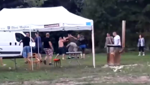 VIDEO: Kandidát na poslanca zo strany SaS sa pobil na akcii vo varení gulášu