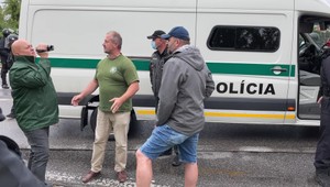 Marian Kotleba prišiel o mandát a nedostane ani odstupné. Prvým právoplatne odsúdeným poslancom bol Mazurek