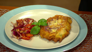 Černohorský rezeň s paradajkovým šalátom