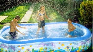 Deti dajú prednosť počítaču. Vytiahnite ich von a inšpirujte novou záhradou