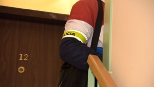 Syn, ktorý mal napadnúť svoju matku, už čelí obvineniu. Hospitalizovaný je na psychiatrii