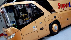 Autobus plný cestujúcich šoférovali dvaja opití vodiči