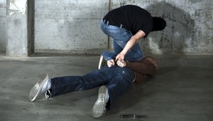 Osadníci mali napadnúť Karola (60), bili ho lopatou