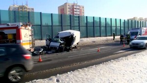 V Košiciach nabúrala dodávka do kamióna, šofér neprežil