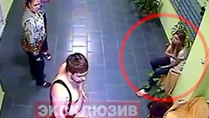 Chlapci (†4,†7) liezli matke na nervy, tak ich vyhodila von oknom