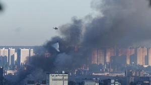 V Kyjeve opäť počuť výbuchy. Varujú pred útokom balistickými raketami