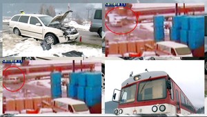 VIDEO. Vlak už neubrzdil, nabral auto vo vysokej rýchlosti!