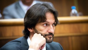 Šéfa Úradu pre verejné obstarávanie nezvolili, Kaliňák sa pýtal na paradajky