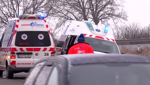 Dve tehotné ženy po nehode skončili v nemocnici. Jednu viezla sanitka, druhá šoférovala auto