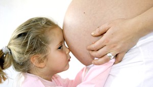 Ženy sú tehotné aj desať mesiacov