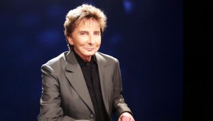 Barry Manilow skončil v nemocnici! Spevák preložil koncerty