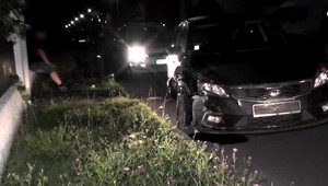 Vodič skončil autom v plote rodinného domu. Príčinou bol alkohol