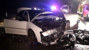 Vážna nehoda pri Zvolene. BMW vošlo do cesty Audi s volantom na pravej strane