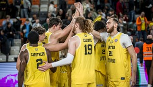 Žlto-čierni postúpili do semifinále. Sú jediným nezdolaným tímom