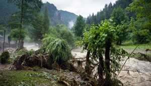 Vrátna dolina je uzavretá, do Terchovej evakuovali desiatky ľudí