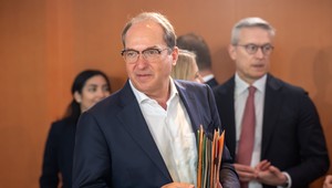 Nemecko zvýšilo stupeň ohrozenia. Minister varuje pred možnými útokmi