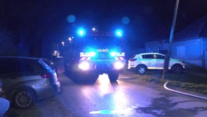 Tragický požiar v Močenku. Po jeho uhasení našli v karavane telo muža