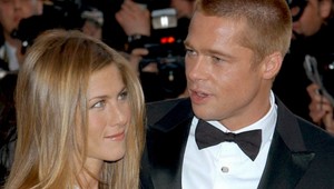 Brad Pitt si po rozchode píše s Jennifer Aniston