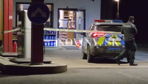 Maskovaný páchateľ prepadol čerpaciu stanicu. Z pokladne vzal hotovosť a ušiel
