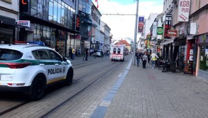 Po streľbe na Obchodnej skončili 3 ľudia v nemocnici. Policajný zákrok spustil vlnu kritiky