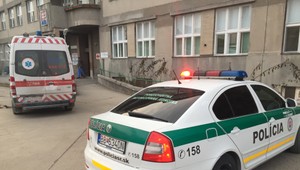 Streľba v Rimavskej Sobote. Muž narazil do policajného auta