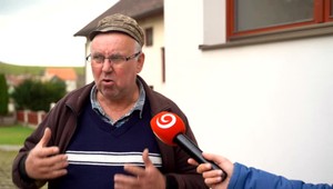 Jozef chcel darovať mužovi z osady oblečenie. Ten si okrem šiat zobral aj dobrodincovu peňaženku