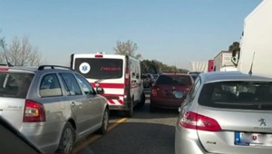 Bezohľadnosť slovenských vodičov nemá konca kraja. Takto zneužívali záchranárske uličky v kolónach